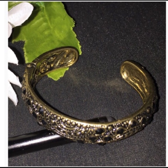 😎Black/Gold Plated Cuff Bracelet - Picture 3 of 7